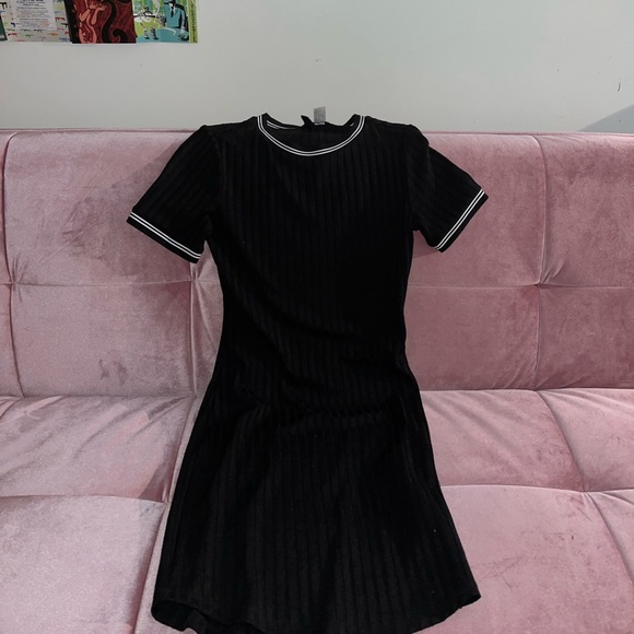 H&M Dresses & Skirts - H&M t-shirt dress